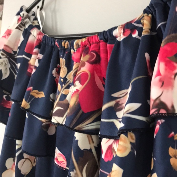 Off the shoulder floral dress - Picture 4 of 5